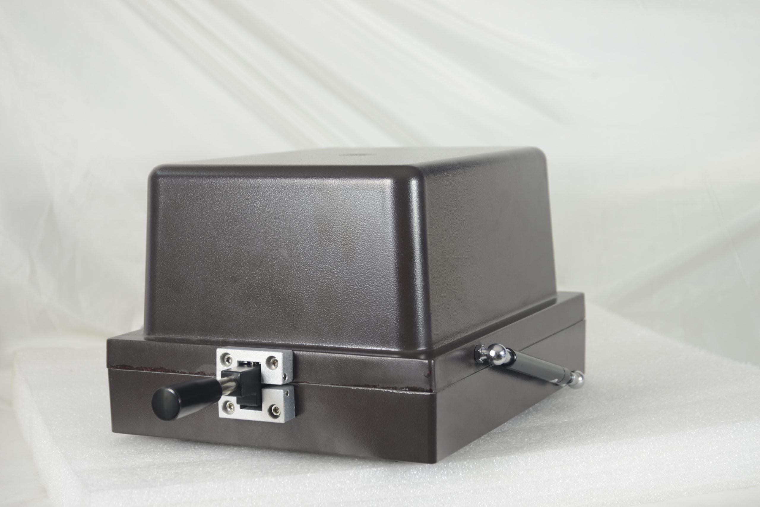 PZ5051贝壳式手动屏蔽箱-经典款-0.5x0.3x0.2